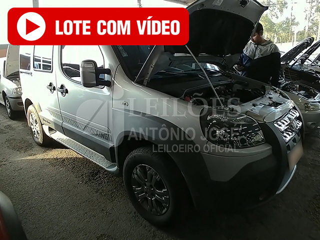 LOTE 018 - Fiat Doblò Adventure Xingu 1.8 16V (Flex) 2013