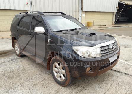 LOTE 027 - TOYOTA HILUX SW4 SRV 4X4 2010/2010
