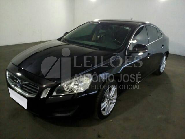 LOTE 040 - Volvo S60 2.0 T5 Drive-E Kinetic 2015