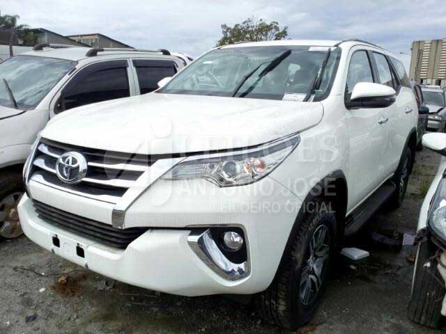 LOTE 010 - Toyota SW4 2.7 SRV 7L 4x2 (Aut) 2018