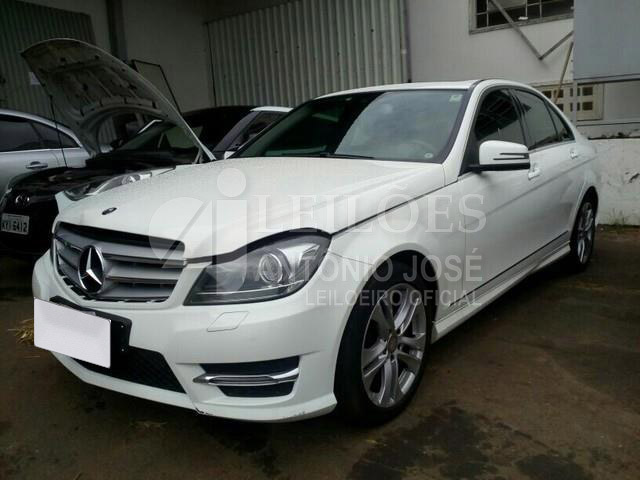 LOTE 020 - Mercedez-Benz C180 Sport Vision 2014