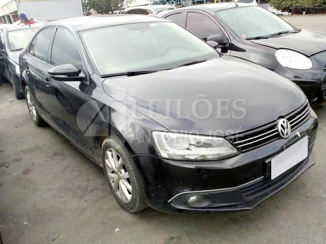 LOTE 040 - Volkswagen Jetta 2.0 Comfortline Tiptronic (Flex) 2013