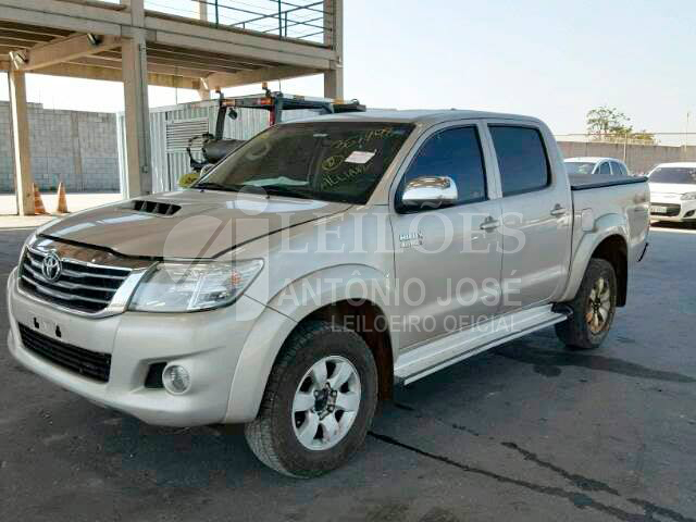 LOTE 022 - Toyota Hilux 3.0 TDI 4x4 CD SR (Aut) 2015