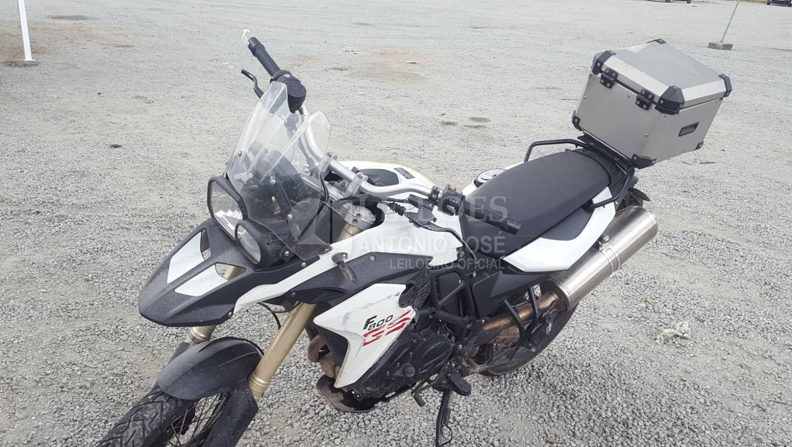 LOTE 002 - BMW F 800 2014