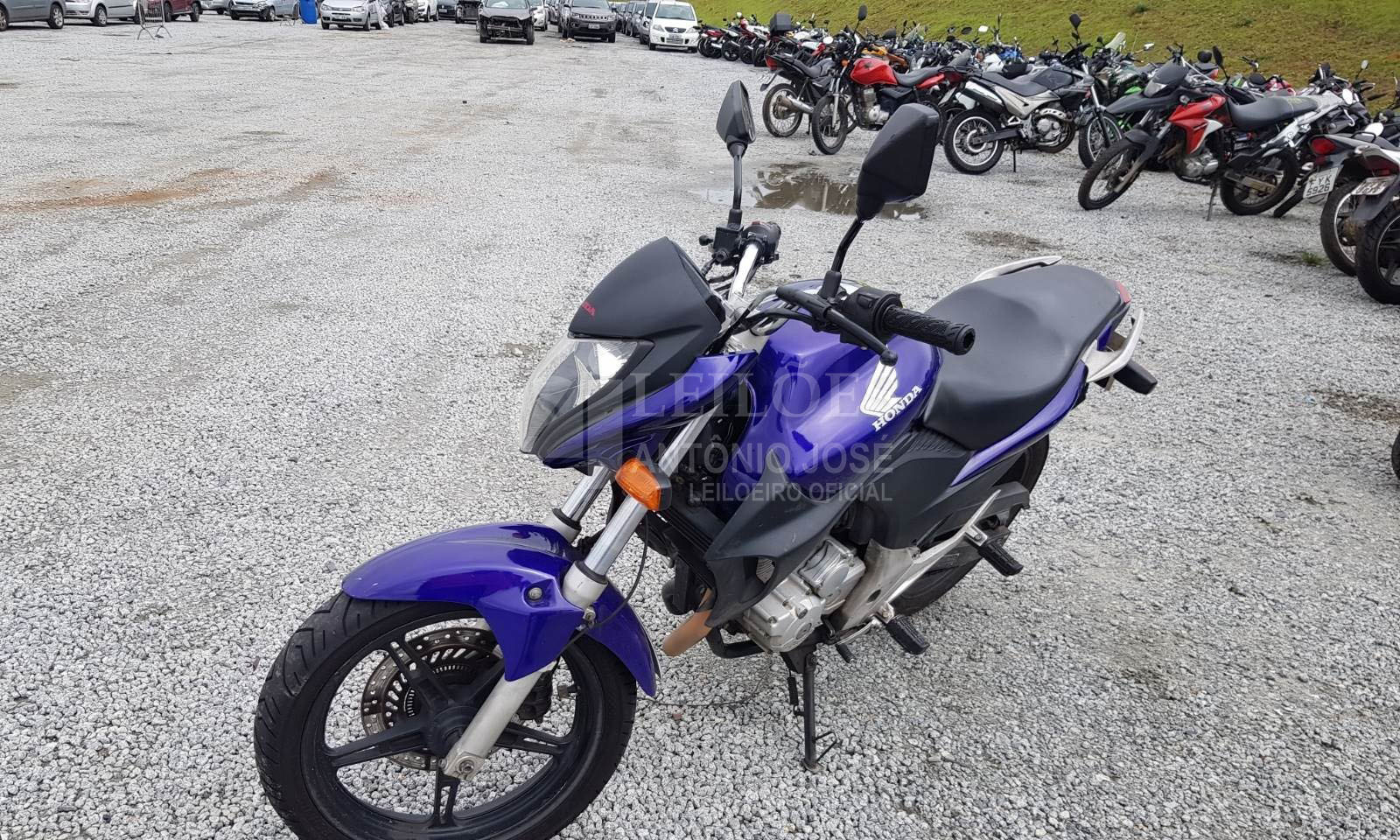 LOTE 009 - HONDA CB 300 2011