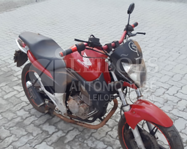 Lote 019 - HONDA CB 300 R 2011