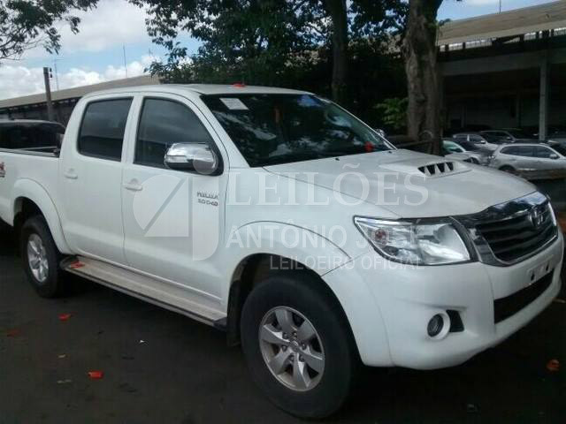 LOTE 036 - Toyota Hilux 3.0 TDI 4x4 CD SRV Top 2015