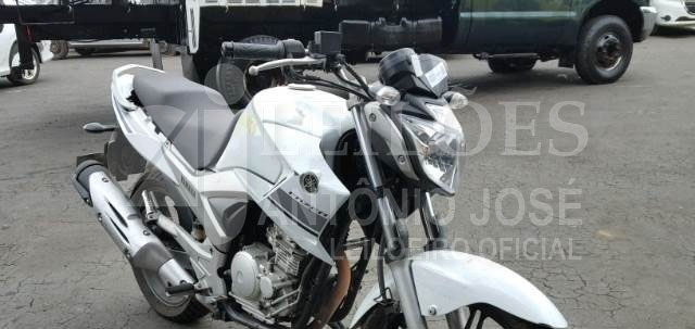 LOTE 005 - YAMAHA FAZER YS 250