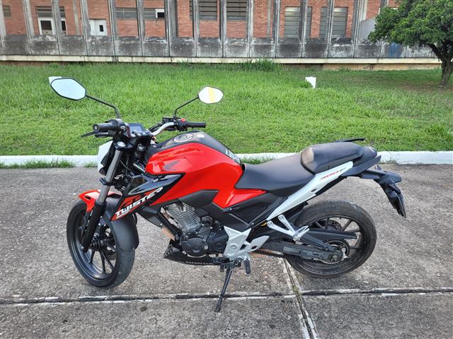LOTE 010 CB300F TWISTER ABS 2023/2023 